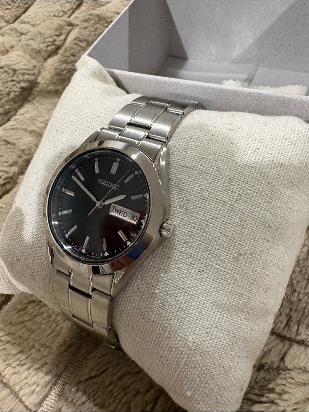 Seiko Silver Stainless Watch with Black Dial - Picture 3 of 4
